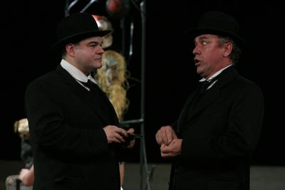 Ödön von Horváth: Mesél a bécsi erdő-stock-foto