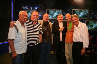 Táncdalénekesek a Napkeltében-stock-foto