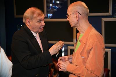 Táncdalénekesek a Napkeltében-stock-foto