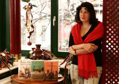 Joanne Harris Szentendrén mutatta be új könyveit-stock-foto
