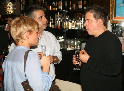 Szép nyári nap buli a Moulin Rouge-ban-stock-foto