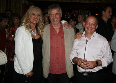 Szép nyári nap buli a Moulin Rouge-ban-stock-foto