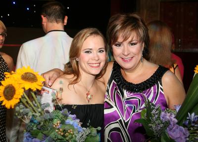 Szép nyári nap buli a Moulin Rouge-ban-stock-foto