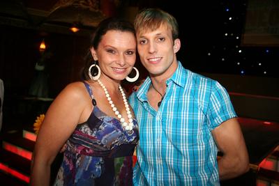 Szép nyári nap buli a Moulin Rouge-ban-stock-foto