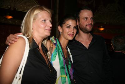 Szép nyári nap buli a Moulin Rouge-ban-stock-foto