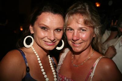 Szép nyári nap buli a Moulin Rouge-ban-stock-foto