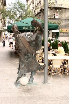 Hofi-szobor a Nagymező utcában-stock-photo