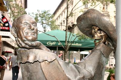 Hofi-szobor a Nagymező utcában-stock-foto