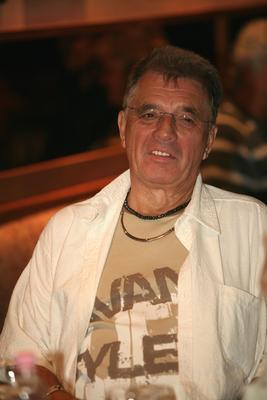 Táncdalénekesek, zenészek a Remízben-stock-foto