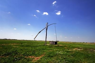 Gémeskút a Hortobágyon-stock-foto