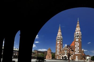 Szegedi Dóm (Magyarok Nagyasszonya-székesegyház vagy más néven Fogadalmi templom)-stock-foto