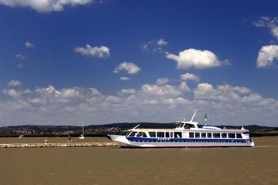 Hajókikötő a Velencei-tavon, Gárdony-stock-foto