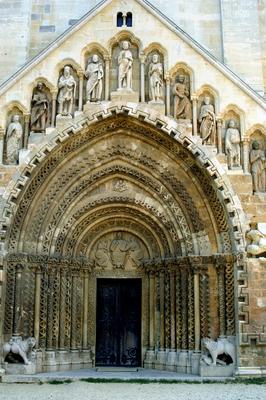 A Jáki templom bélletes kapuja-stock-foto