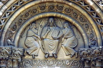 A Jáki templom bélletes kapuja-stock-foto