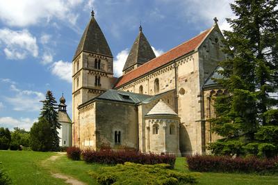 Jáki templom-stock-foto