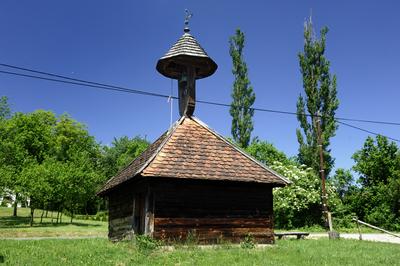 Kercaszomor, református harangláb-stock-foto