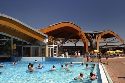 A Büki Gyógyfürdő-stock-foto