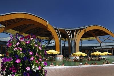 A Büki Gyógyfürdő-stock-foto