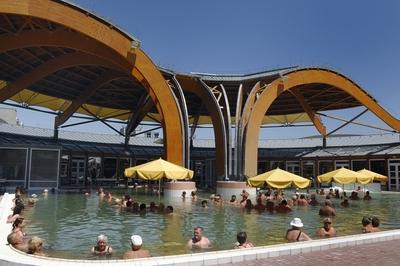 A Büki Gyógyfürdő-stock-foto