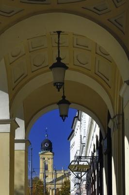 Debrecen belvárosa a Református Nagytemplommal-stock-foto