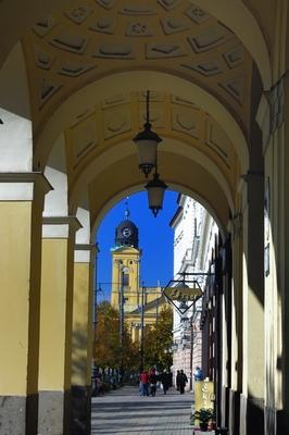 Debrecen belvárosa a Református Nagytemplommal-stock-foto