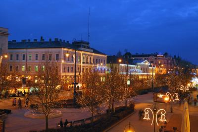 Debrecen belvárosa karácsonyi díszkivilágításban-stock-photo