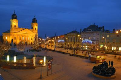 Debrecen belvárosa és a Református Nagytemplom-stock-photo