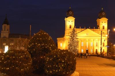 Debrecen belvárosa és a Református Nagytemplom-stock-foto