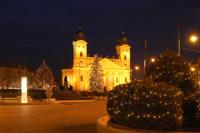 Debrecen belvárosa és a Református Nagytemplom-stock-foto