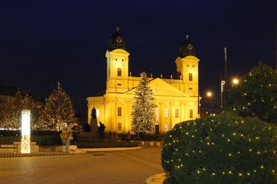 Debrecen belvárosa és a Református Nagytemplom-stock-foto