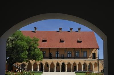 A gótikus Püspöki palota az egri várban-stock-photo