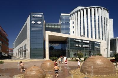 Fórum bevásárlóközpont, Debrecen-stock-foto