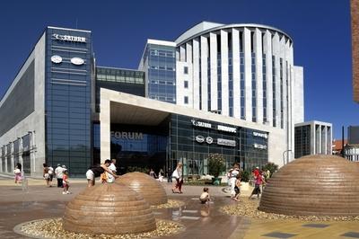 Fórum bevásárlóközpont, Debrecen-stock-foto