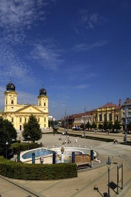 Debrecen belvárosa a Református Nagytemplommal-stock-foto