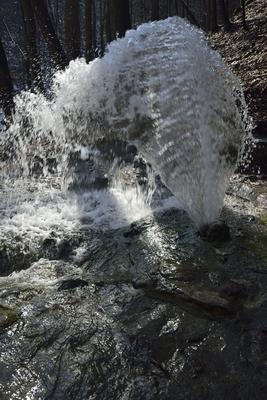 Vöröskő-forrás-stock-foto
