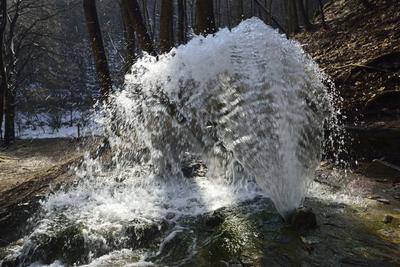 Vöröskő-forrás-stock-foto