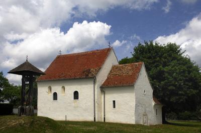 Mesteri, Szent Mihály-templom-stock-foto