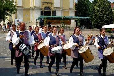 Szent László Napok fesztivál Szekszárd belvárosában-stock-photo