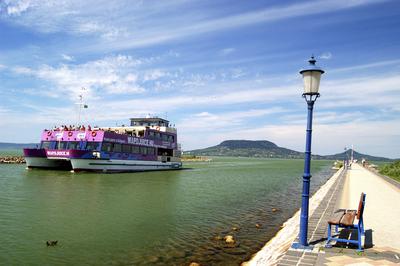 A fonyódi hajóállomás-stock-foto