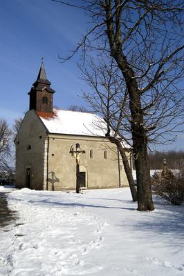 Bátonyterenye, a Maconkai katolikus templom télen-stock-photo