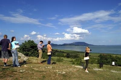 Panoráma a balatongyöröki Szépkilátóból-stock-foto