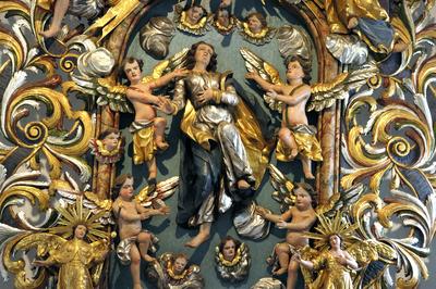 Vasboldogasszony, a katolikus templom oltára-stock-foto