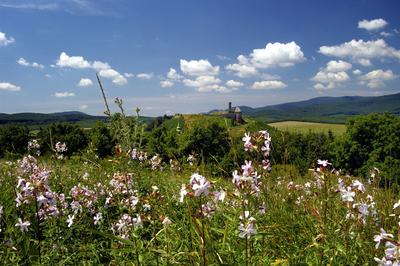 A Nógrádi vár látványa a Börzsönyben-stock-foto
