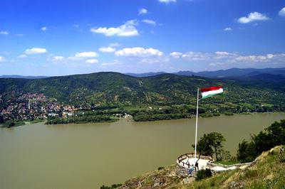 Visegrád, kilátás a Fellegvárból-stock-foto