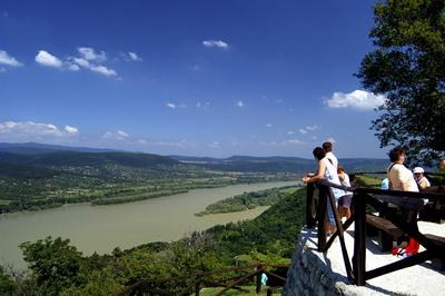 Visegrád, kilátás a Fellegvárból-stock-foto