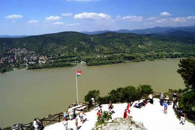 Visegrád, kilátás a Fellegvárból-stock-foto