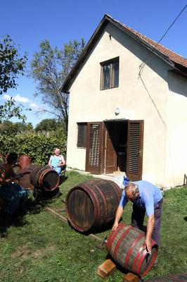 Monor, Strázsa-hegyi borospincék-stock-foto