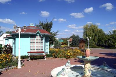 Csemő, a virágos falu-stock-foto