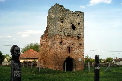 Pusztavacs, Árpád-kori templomrom-stock-foto