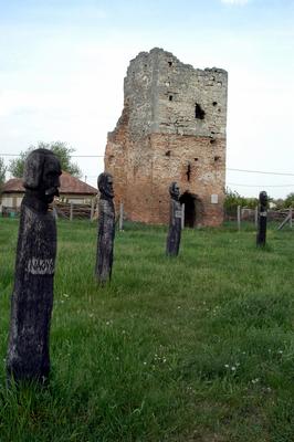 Pusztavacs, Árpád-kori templomrom-stock-foto